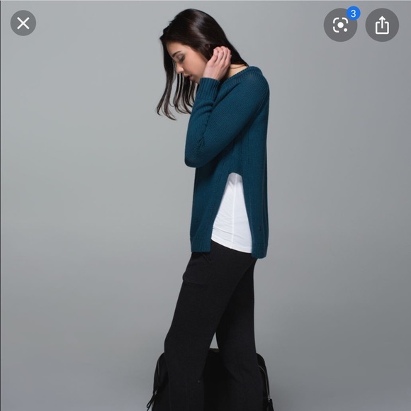 Lululemon Yin to You sweater size 4, Alberta lake
